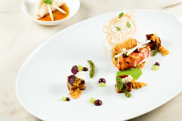 Hummer mit Grüner Apfel, Violette Reiscreme, Dim Sum