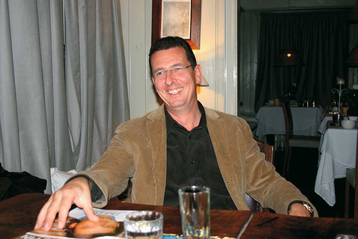 Walter Eselböck sitzend und erklärend