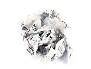 Papier, zerknüllt zu einem Ball 