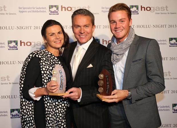 Alfons Haider mit den Preisträgern Marcel und Ulrika Gutheinz vom Hotel Jungbrunn