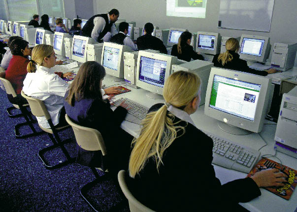 Eine einführung in das Arbeiten mit computern ist zu sehen 
