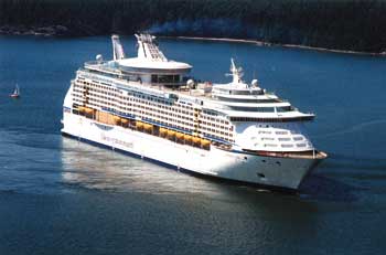 ein Passagierschiff auf offener See 