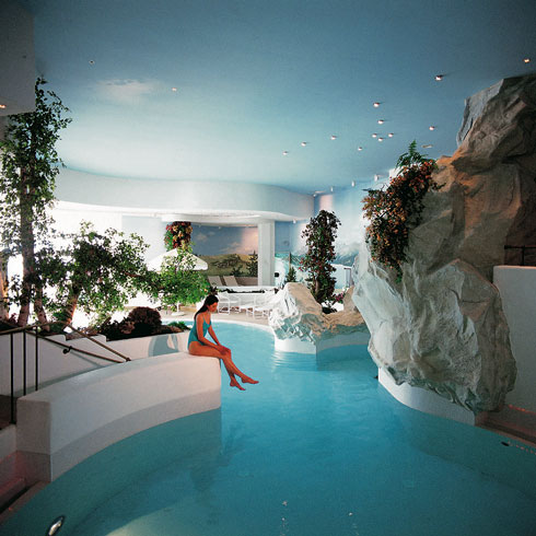 Arbeit und Freizeit die Spalandschaft des hotels plattenhof in lech