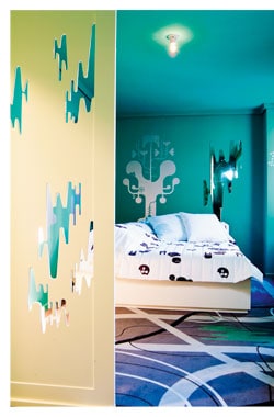 ein Hotelzimmer mit Wohnzimmer Atmosphäre