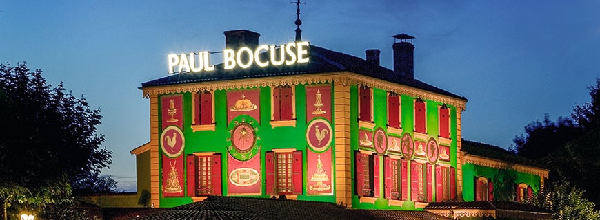 Das Restaurant von Paul Bocuse mit seinem Namensschriftzug
