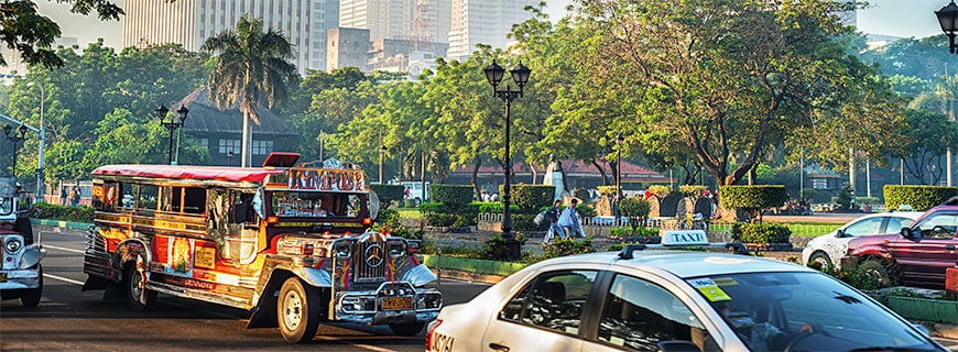 Guten Morgen, Manila: Auf den Straßen der Stadt geht es heiß her. Guten Morgen, Manila: Auf den Straßen der Stadt geht es heiß her.