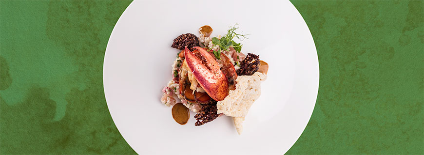 Kalbskopf-Risotto mit Graupengemüse und gebratenem Hummerschwanz