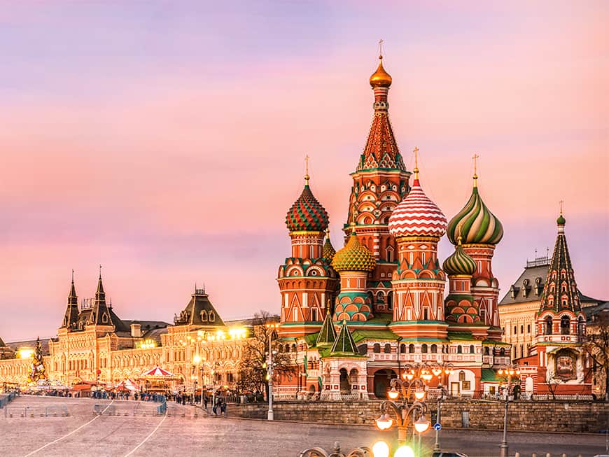 Nur eine der Top-Sehenswürdigkeiten Moskaus: Am Roten Platz befindet sich die märchenhafte Basilius-Kathedrale. Nur eine der Top-Sehenswürdigkeiten Moskaus: Am Roten Platz befindet sich die märchenhafte Basilius-Kathedrale.