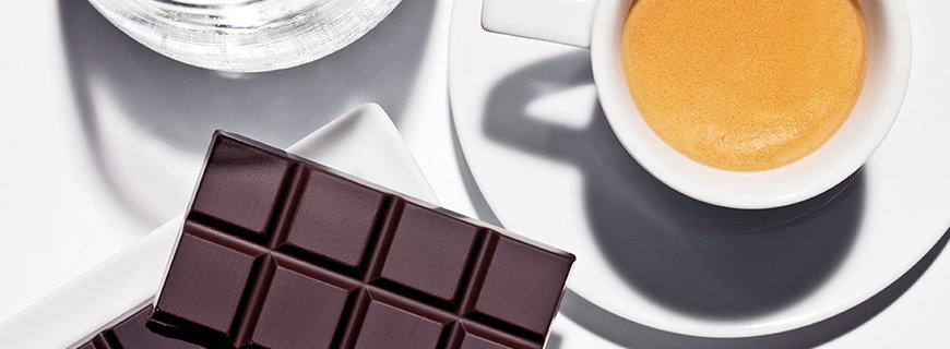 Kaffee schwarzer Kaffee mit Schokolade