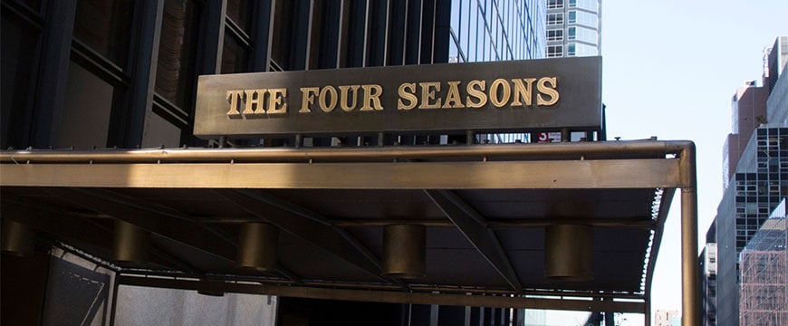 Außenansicht des The Four Seasons Restaurant