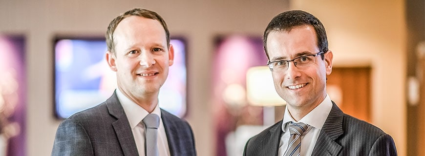 Thilo Hoppe und Roland Schäfer Porträt von den beiden Hoteldirektoren Thilo Hoppe und Roland Schäfer im Holliday Inn in Düsseldorf.