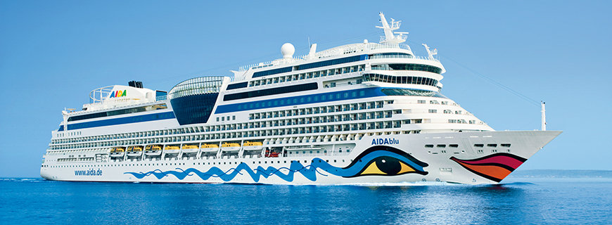 AIDA Kreuzfahrtschiff auf hoher See 