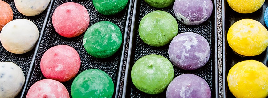 Mochi Mochi-japanische Reisbaellchen in verschiedenen Farben
