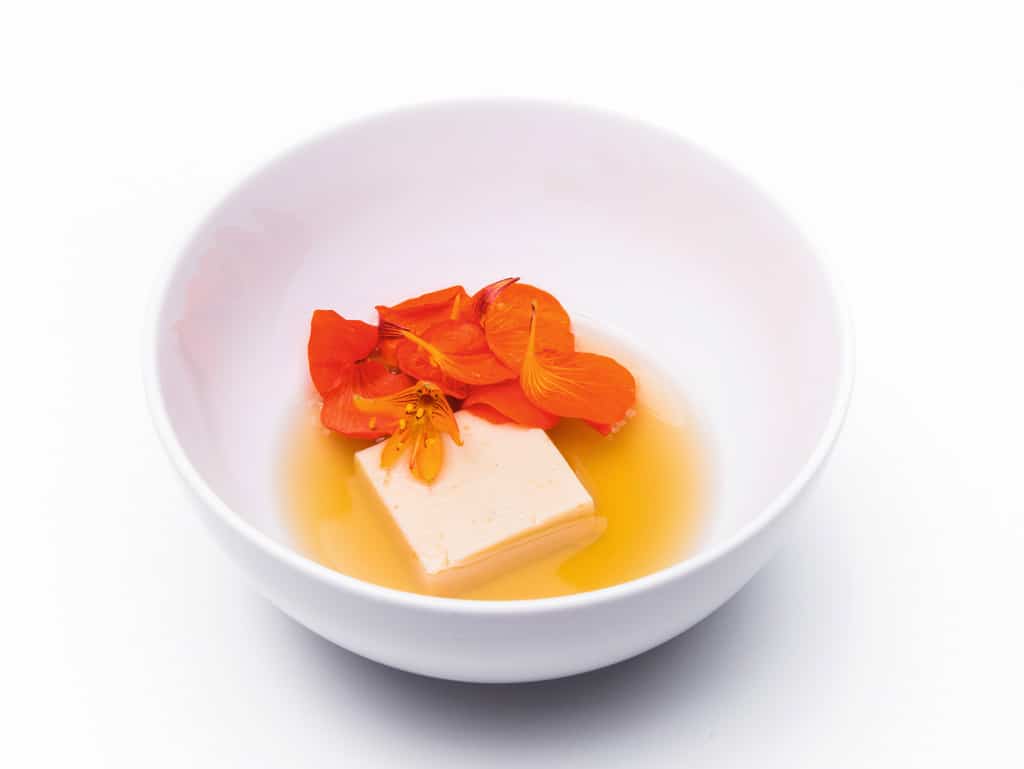 Cremige Erdnuss-Praliné mit Garnelen Nage