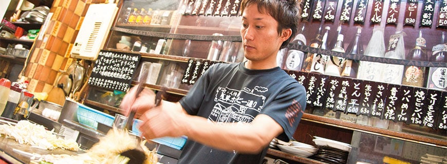 Japanischer Koch bei der Arbeit