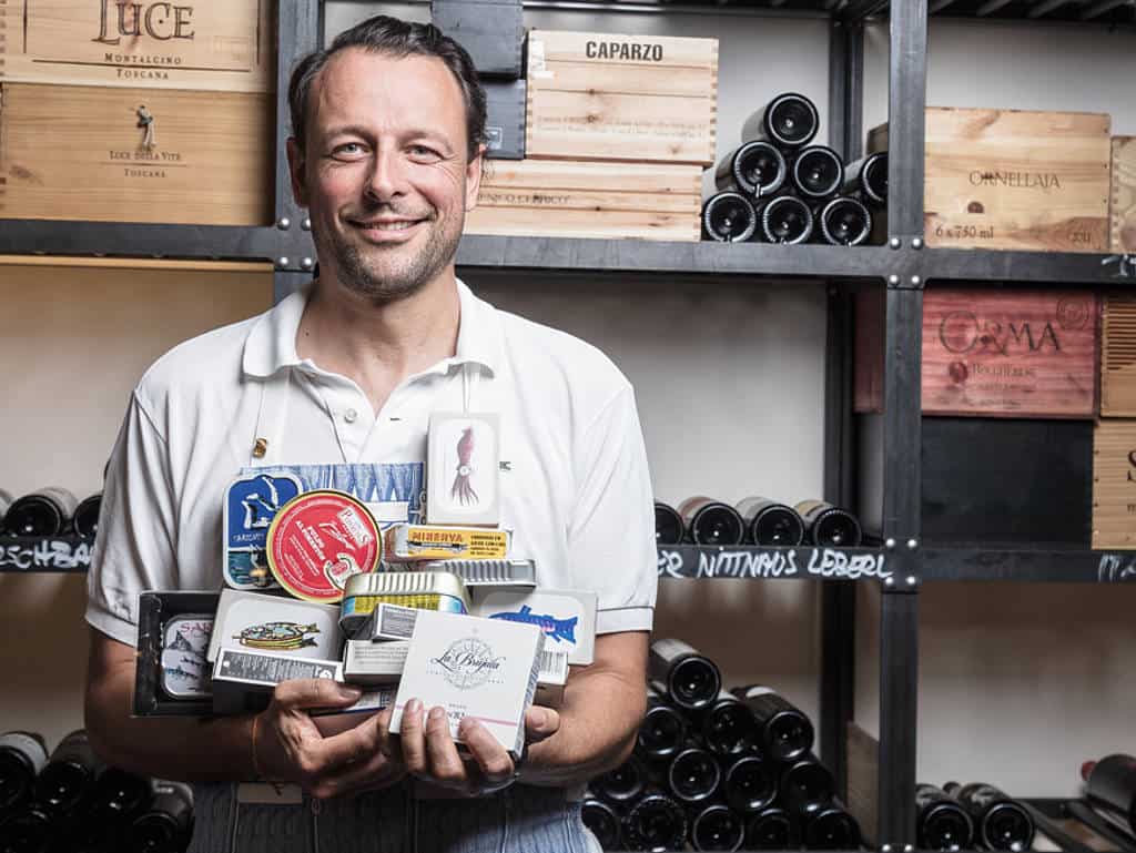 Was draufsteht, soll auch drin sein: Feinkostimporteur Daniel Rietdorf ist Meeresbiologe und Fischkonservenliebhaber. Was draufsteht, soll auch drin sein: Feinkostimporteur Daniel Rietdorf ist Meeresbiologe und Fischkonservenliebhaber.