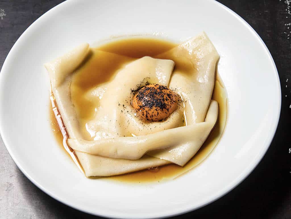 Power pur: Mat Lindsays „potato pasta/potato dashi/pepper leaf“. Power pur: Mat Lindsays „potato pasta/potato dashi/pepper leaf“.