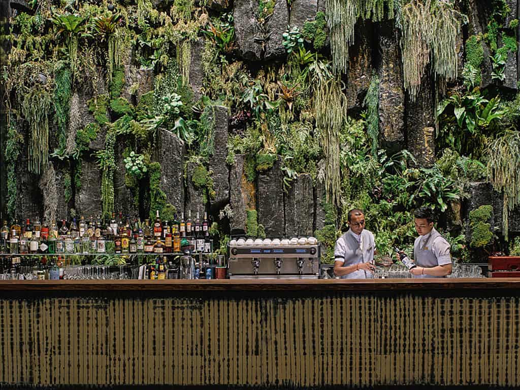  Im 5-Sterne-Hotel Shangri-La wartet Luxus und exquisiter Service auf internationale Gäste