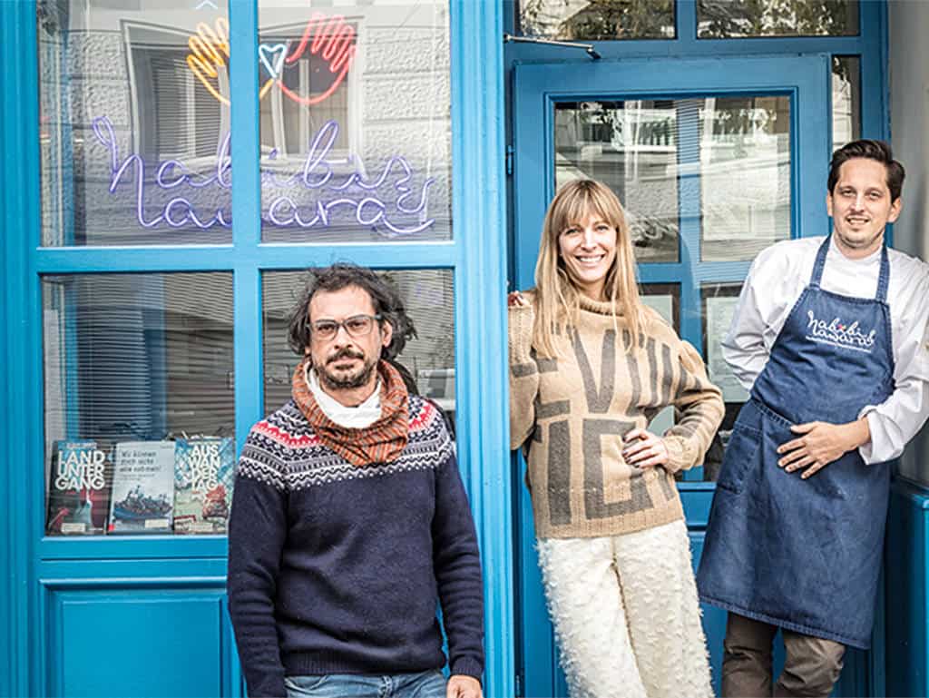 Hereinspaziert: die Gastgeber Ernst Wurmlinger, Restaurantleiter, Katha Schinkinger, Direktrice, und Josef Pieringer, Küchenchef (v. li. n. re.). Hereinspaziert: die Gastgeber Ernst Wurmlinger, Restaurantleiter, Katha Schinkinger, Direktrice, und Josef Pieringer, Küchenchef (v. li. n. re.).