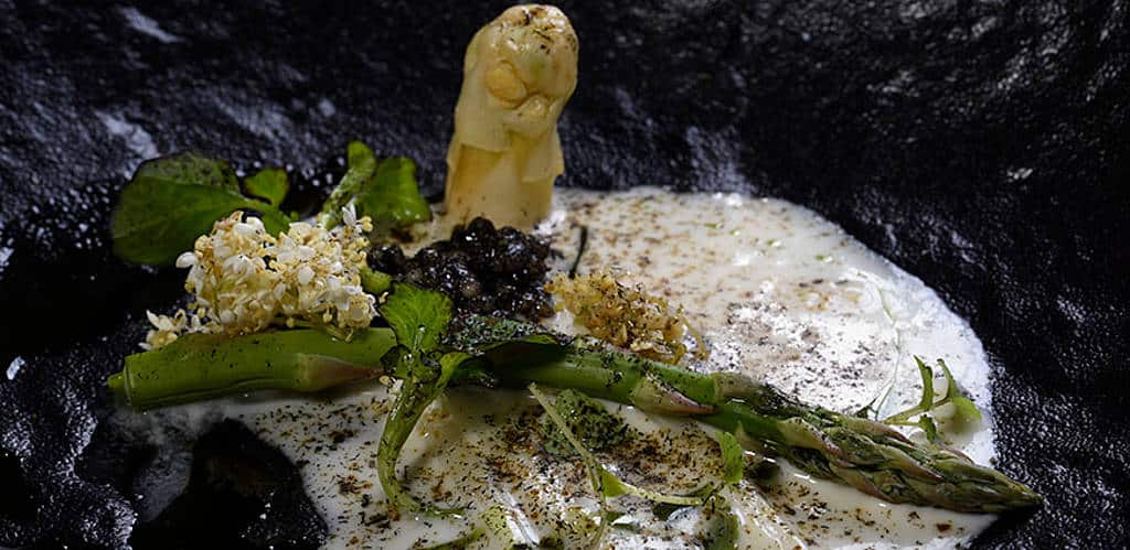 Spargel / Holunderblüte / Esturian-Caviar / Brunnekresse Spargel / Holunderblüte / Esturian-Caviar / Brunnekresse