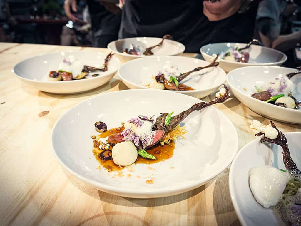Taube Jantscher: Brust, Fuß, Leber, Ei, Hirn, Markrösti, wilder Spargel