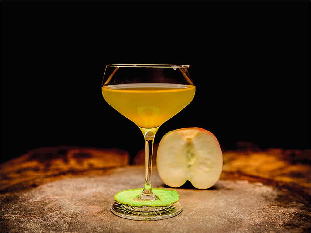 „Rich Harvest“, eine Mischung aus Roggendestillat, Williamsbrand, Apfelcordial und Bitters.