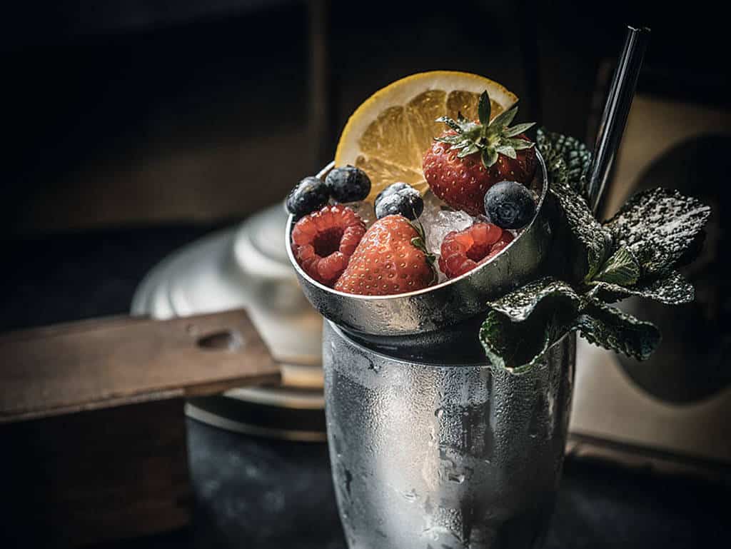 Die hauseigene Bar bietet die passenden Drinks 