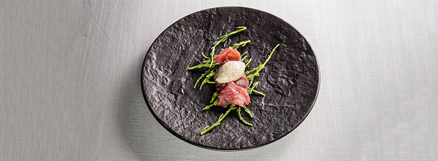 Mohn-Wasabi-Eis mit Thunfisch
