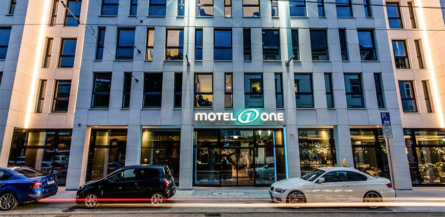 motel-one-06-slider