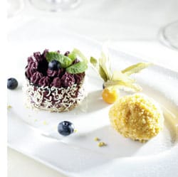 Blaubeertörtchen mit gebackenem Vanille-Zitronengras-Eis