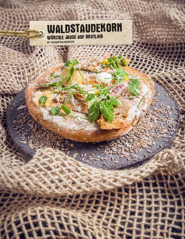 Waldstaudekorn würzige Jause auf Brotlaib
