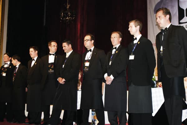 die Teilnehmer der Die Europameisterschaft der Sommeliers auf der Bühne 