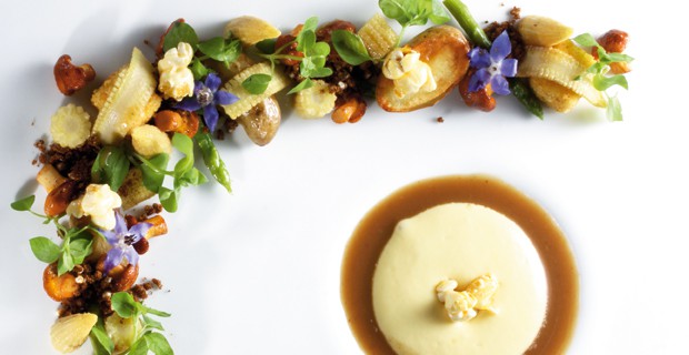 Samtsuppe von frischen Erbsen 