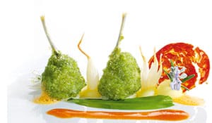 Gebackene Froschschenkel in Bärlauchpanade mit jungem Knoblauch und Chorizodip