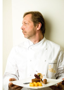 Christian Petz mit seiner Schokotarte