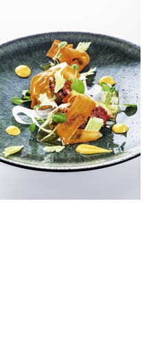 RINDERBRÜHE MIT RINDERTARTAR