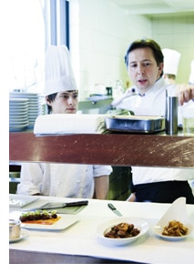 der 2 Sterne Koch Reitbauer in seinem Gastronomiekonzept 