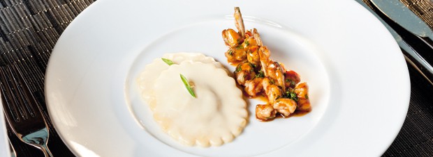Gebratene Froschschenkel mit Schniederspaetle und Kerbelsauce