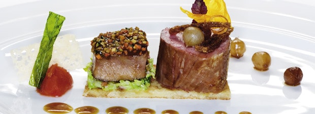 Filet und Bäckchen vom Tiroler Kaiserkalb mit Tomatenconfit und Wirsing Filet und Bäckchen vom Tiroler Kaiserkalb mit Tomatenconfit und Wirsing