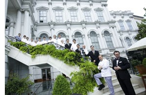 Christian Petz im Palais Coburg mit seiner Crew 