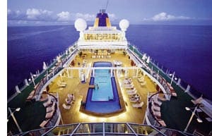 das Deck eines Kreuzfahrtschiffes 