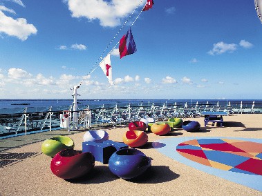 Deck Department Kinderparadies auf deck eines Schiffes