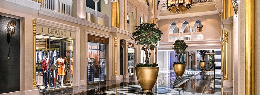 Luxus at its best: Mitten in Dubai stehen das 5-Sterne-Hotel Jumeirah Zabeel Saray und das Luxus-Familienhotel Jumeirah Madinat