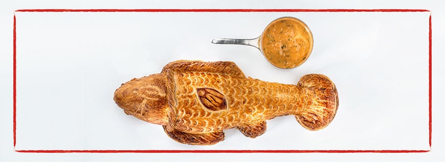 Ein Bocuse-Klassiker: Loup en croûte mit Sauce Choron