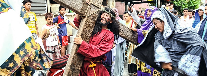 Bei Festen im ganzen Land feiern die Filipinos ihre katholische Religion. Bei Festen im ganzen Land feiern die Filipinos ihre katholische Religion.