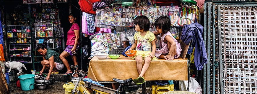 Mitten im Slum: In Manila ist der Kontrast zwischen Luxus und Armut groß. Mitten im Slum: In Manila ist der Kontrast zwischen Luxus und Armut groß.
