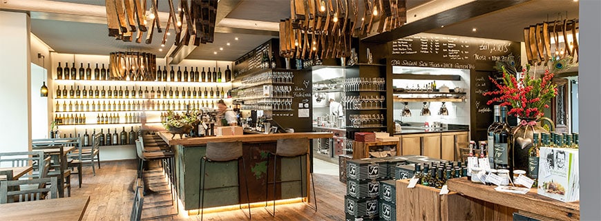 Im Restaurant Die Weinbank in Ehrenhausen lädt die gemütliche Atmosphäre zum Essen und Trinken ein.