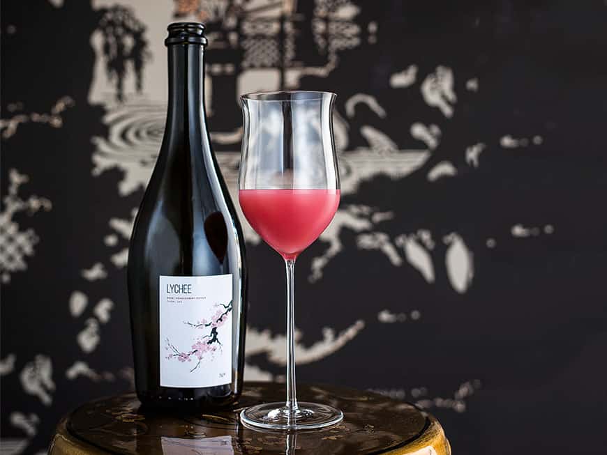 Im Restaurant Dragonfly by Tim Raue in Dubai serviert Küchenchef Christian Singer 14 verschiedenen Jines. Darunter auch der beliebte süße Lychee-Jine.
