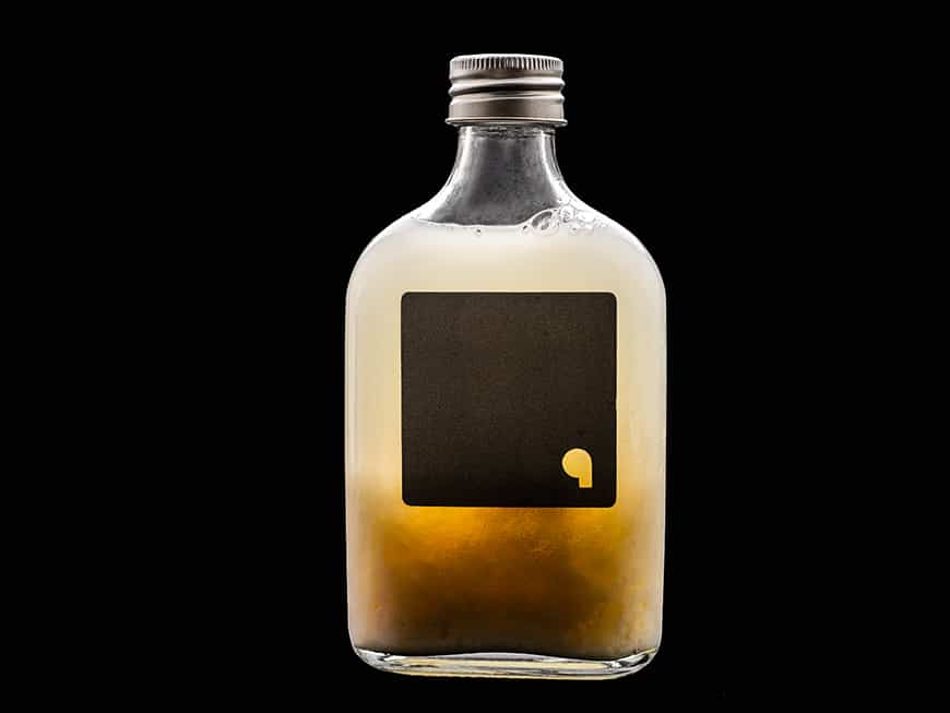 Im Restaurant André kreiert auch Küchenchef André Chiang alkoholfreie Getränke, die in genialer Flasche und Design an einen eleganten Flachmann erinnern.