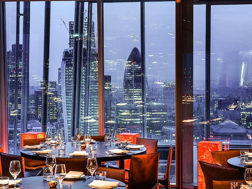 Ausblick aus einem Restaurant in einem Hochhaus
